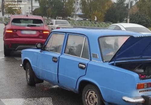 “Жигуль” врезался в “Ягуар” в Кропивницкому