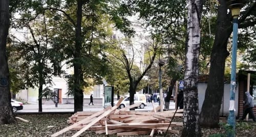 В Центральном сквере Кропивницкого устанавливают ограждение