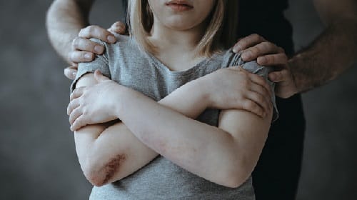 На Кировоградщине 45-летнего мужчину подозревают в изнасиловании несовершеннолетней