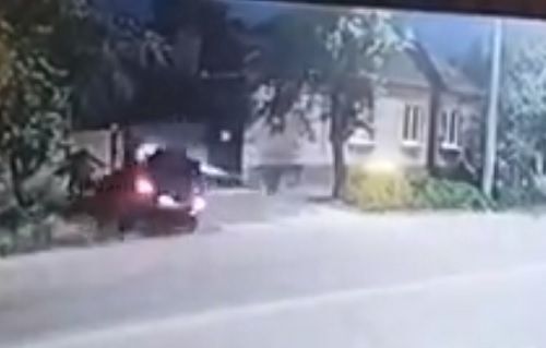 В Кропивницком водитель заехал в чужой двор через закрытые ворота
