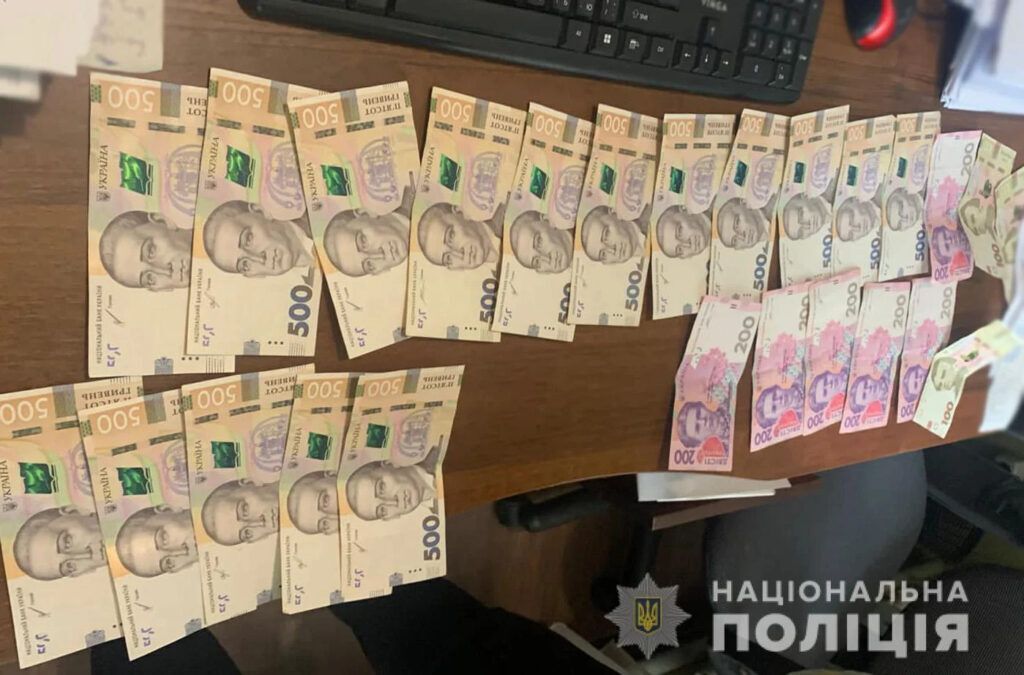 На Кіровоградщині затримали посадовців-хабарників