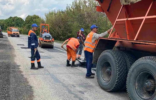 На Кіровоградщині ремонтують дорогу Київ-Знам’янка