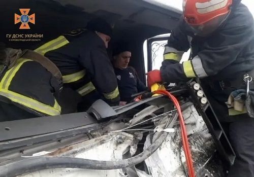 На Кіровоградщині зіштовхнулись дві вантажівки