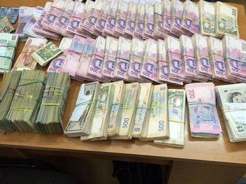 На Кіровоградщині 3,6 мільйонів передали на військові облігації