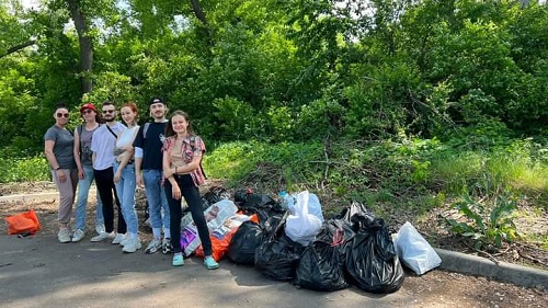 В Кропивницькому екоактивісти прибрали сміття в Міському парку