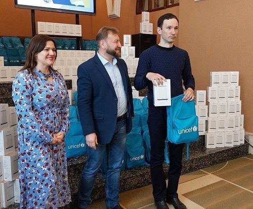 Школи Кіровоградщини забезпечать роутерами і шкільним приладдям