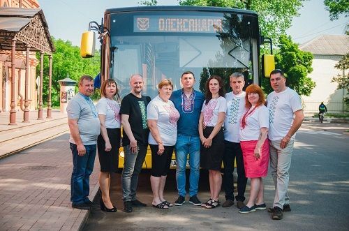 В Олександрії водії і кондуктори міського транспорту перевдяглись у вишиванки