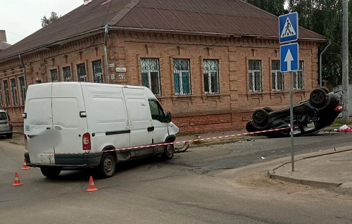 В Кропивницькому в результаті ДТП перевернувся автомобіль