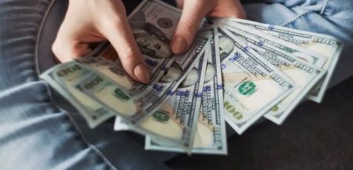 Как научиться правильно распоряжаться деньгами и создавать капитал