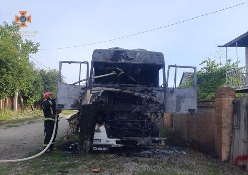 В Кропивницькому згоріла кабіна фури