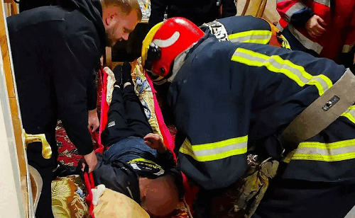 По драбині через балкон: в Кропивницькому бійці ДСНС врятували життя чоловіка
