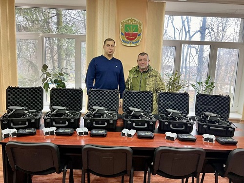 Голованівська громада передала воїнам 6 квадрокоптерів
