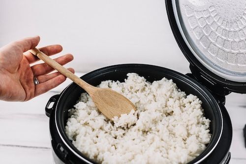 Профессиональная рисоварка для заведения: основные принципы выбора / Фото: фрипик freepik.com