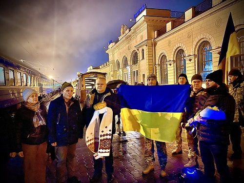 В Знам’янській громаді урочисто зустріл військового, якого звільнили з полону