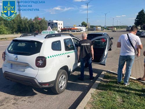 На Кіровоградщині затримали посадовців, які «допомагали» скласти іспит з водіння