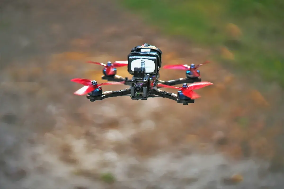 У школах вчитимуть керувати FPV-дронами