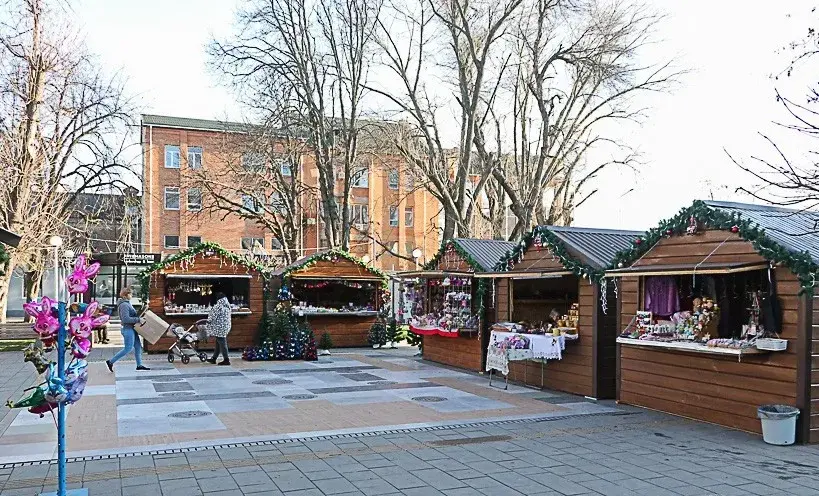 Святкове містечко у Кропивницькому