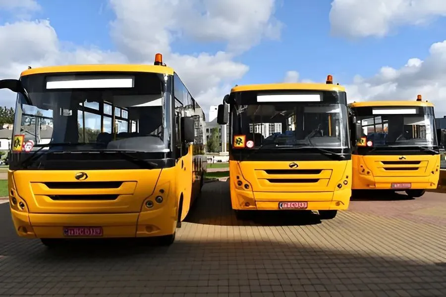 Шкільні автобуси