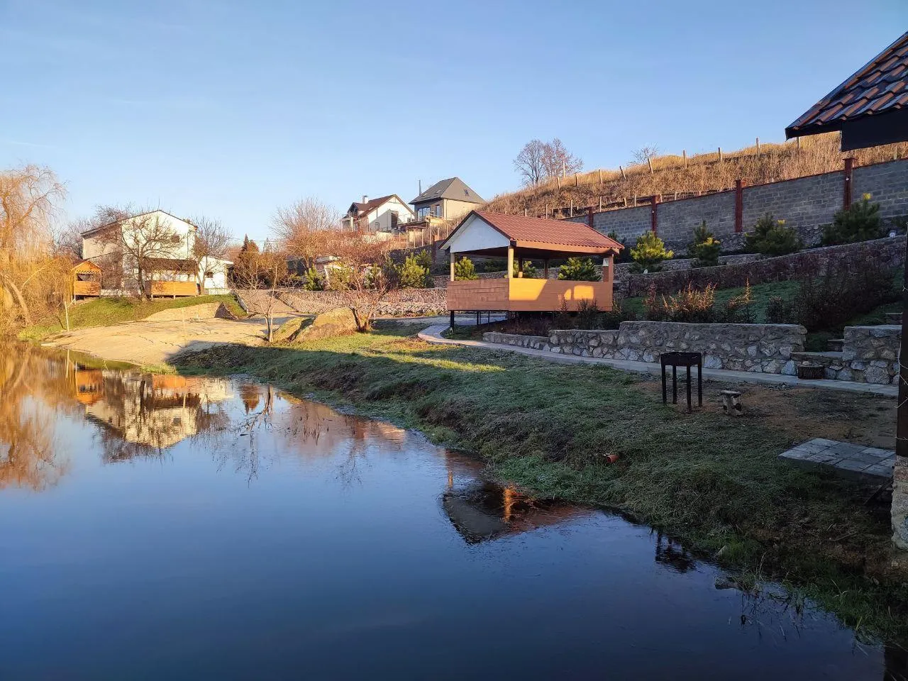 Riverside Club