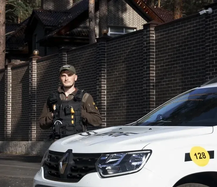 Сповіщення власнику чи виїзд групи: два підходи